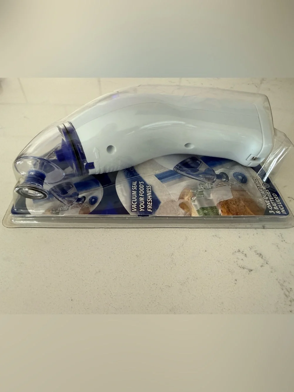 New In Package Reynolds Handi-Vac Vacuum-Sealing Starter Kit Bag Batteries